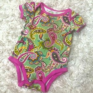 Vera Bradley Baby Paisley Ruffle Butt Onesie Sz 6-9 month